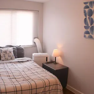 3 Bedroom Southside Pad - Sleeps 8 - Amazing Location Apartment Pittsburgh